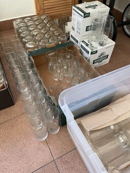 Pivní sklo 340 ks, Nealko sklo 60 ks. 10.000,- nebo 35,-/ks - 10