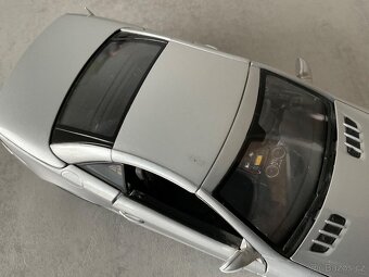 Model Mercedes Benz SL 55AMG 1:18 - 10