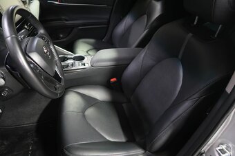 Toyota Camry 2.5 Hybrid Executive - 10