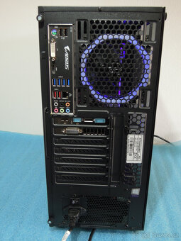 Herní PC ROG Strix Ryzen 5 3600 16GB 1TB SSD RX Vega Záruka - 10