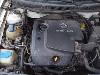 VOLKSWAGEN GOLF 1.9SDI 50KW r.v.2000 - 10
