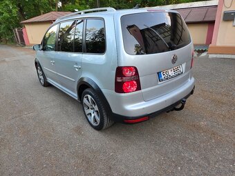 Dobrý den nabízím k prodeji krásný rodiny vůz Volkswagen Tou - 10