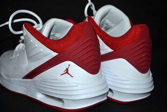 Kožené tenisky zn. Nike Jordan Max Aura 5 vel. 45 a 45,5 - 10