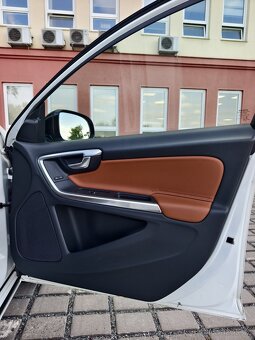 Volvo V60 2.4D D6/208kwPlug-in Hybrid,Summum,AWD, pěkný vůz - 10