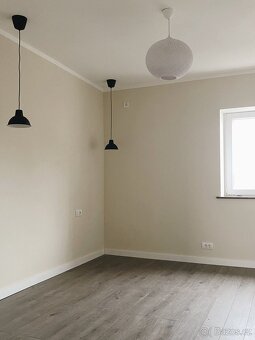 🏡 Novostavba s velkým pozemkem – ideální rodinné bydlení - 10