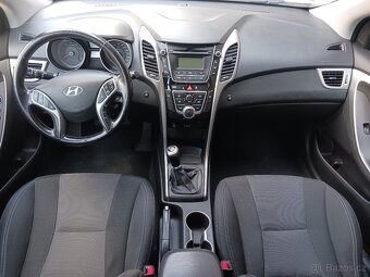 Hyundai i30 1,4 73 kW KOMBI TRIKOLOR - 10