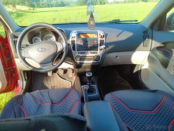 Kia Cee’d 1.4i 80kW – plná výbava, pojízdná - 10