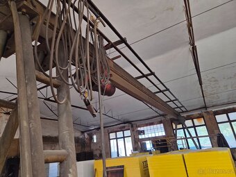 Portálový jeřáb 2t - 10