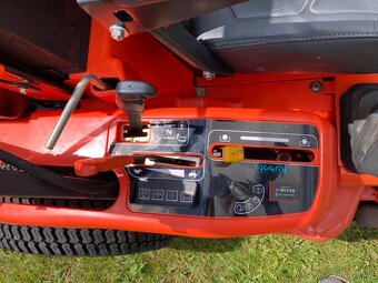 Zahradní traktor Kubota GZD 21 HD Zero Turn - 10