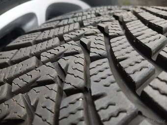 Prodám sadu Orig ALU kol Jeep 235/55R17 zimní - 10