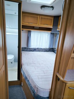 Karavan Knaus Azur 500 - francouzská postel, plynový bojler - 10