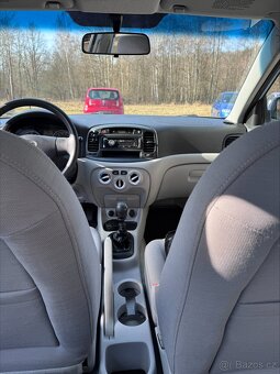 Hyundai Accent - 10