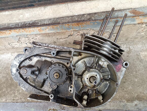 nádrž motor polomotor 125 175 jawa upravený rám drobné díly - 10