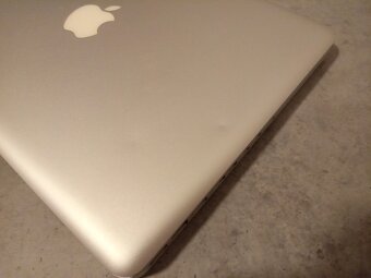 Apple MacBook (13-inch, Late 2008) 2 GB Ram, 120 GB SSD - 10