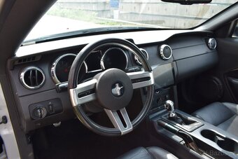 Ford Mustang KUPÉ 4.0i V6/MANUÁL/2006/KŮŽE/ - 10