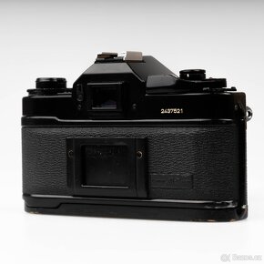 Canon A-1 se dvěma objektivy a příslušenstvím - 10