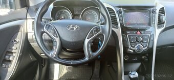 Hyundai i30 combi,1.6 ,83 000 najetokoupeno nové v CZ - 10