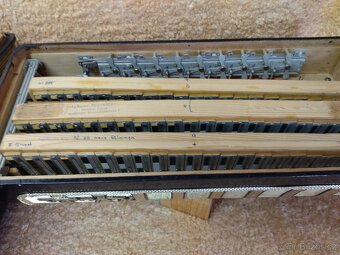 knoflíkový chromatický akordeon Hohner Maestro lll. 96 bas - 10