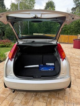 Ford Focus 1,6 16V 32 000 KM - 10