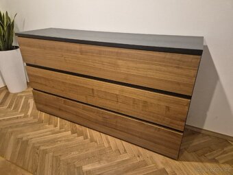 Manželská postel 180 x 200, 2x stolek, komoda - 10