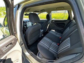 FORD FOCUS 1.6 - 10