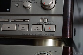 SONY ES CHAMPAGNE SET včetně nových sluchátek AKG K 872 - 10