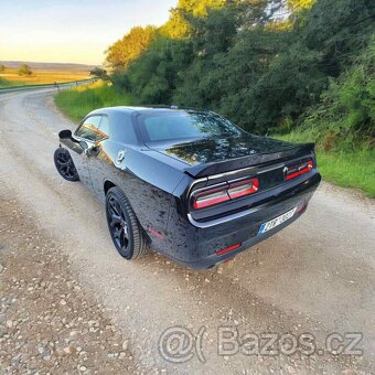 Dodge Challenger R/T 5.7 V8 HEMI - 10