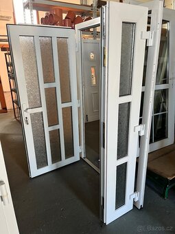 VCHODOVÉ DVOUKŘÍDLÉ PLASTOVÉ DVEŘE 135x207-PLZEŇ - 10