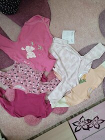 Oblečení a jiné potřeby pro miminko - 10