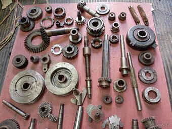 Díly frézky soustruhy - 10