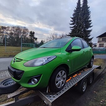 Mazda 2 benzín rok 2012 - 10