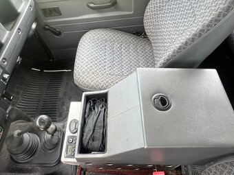 Land Rover Defender 110 TD5 - 10