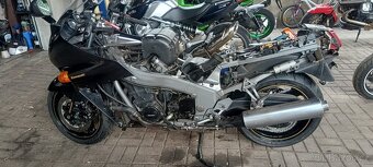 Kawasaki ZZR 1100 - 10