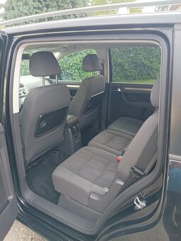 VW Touran 2.0tdi 103kw Highline 2010 serviska - 10