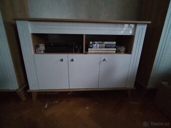 Skříňka kamkoliv - 10