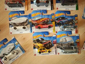 Hot wheels autíčka - 10