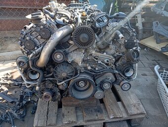 Prodám motor ko na spodku,na mercedes - 10
