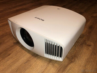Sony VPL-VW260ES, bílý, 4K SXRD projektor pro domácí kino, 1 - 10