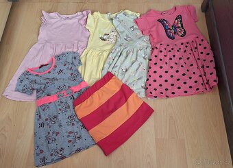 Balík oblečení 6-8 let dívka - 10