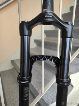Vzduchové vidlice pro kola 27.5"-29" pevná osoba 15. - 10