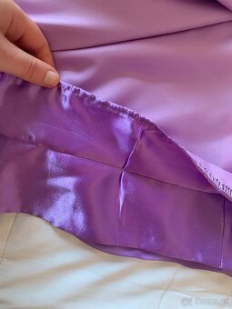 Fialové plesové šaty s kamínky bez ramínek XS - 10