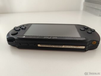 PSP E1004 flash, 4GB karta, nabíječka + hry / PlayStation Po - 10