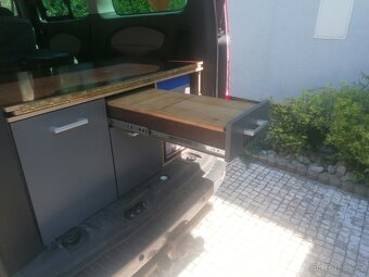 Ford tourneo custom s obytnou vestavbou - 10