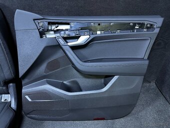 VW Touareg III CR7 kuzeny interier sedacky - 10