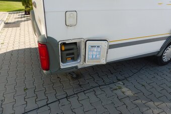 KNAUS SUDWIND 450 TF R.V. 2001 Stanová předsíń - 10