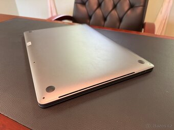 MacBook Pro 16", 2.4 GHz Intel Core i9, HDD 500 GB, 16 GB - 10