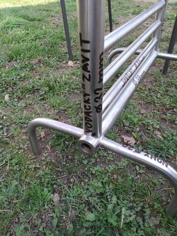 Žebřinový průtokový sušák na ručníky-radiátor. Nerez, INOX - 10