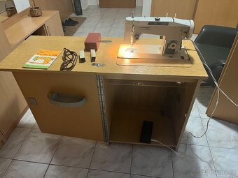 Retro skříňový šicí stroj Lucznik 438 - 10