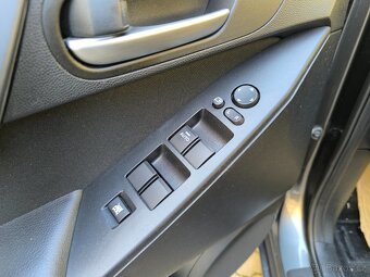 Mazda 3 , 1.6 77kw, r.v: 10/2012, 165000km, hezký stav. - 10