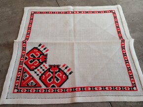 Vyšívané ubrousky-kus 10 kč - 10